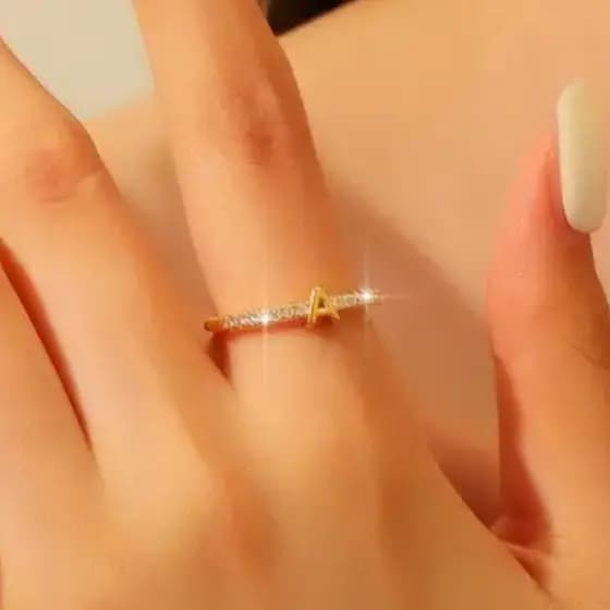 Anel Feminino Regulável com Letra Inicial Cravejada - Semijóia Banhado em Ouro 18k ou a Prata 925