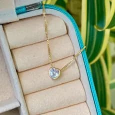 COLAR CORRENTE MODELO VENEZIANA COM PINGENTE DE CORAÇÃO COM ZIRCÔNIA DE CRISTAL BANHADO EM OURO 18K