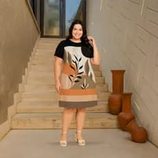 Chamise Plus Size Comportada em Tecido Leve com Caimento Solto e Toque de Sedinha para Moda Evangélica