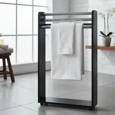 Porta Toalha Suporte De Chão Com Tubo Cromado e Pé Plástico Preto