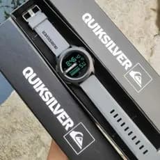 Relógio esportivo digital à prova d'água para homens da Quicksilver, equipado com pulseira de borracha (modelo CUYQ).