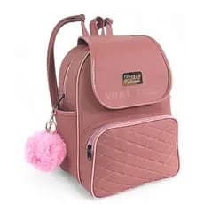 Bolsa Mochila Feminina pequena de Couro Sintético FASHION COM CHAVEIRO POMPOM