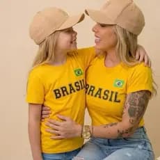 Kit  Camisetas Brasil Mãe e Filha Copa Look Combinando  Amarela  Feminina Infantil Torcida Futebol Jogo Conjunto Família