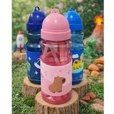 Garrafinha Infantil com Canudo Antivazamento Garrafa 3D Squeeze Emborrachada | Capivara | Astronauta | Dinossauro |