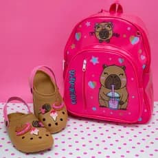 Kit Mochila + Sandália Casual com Correia Enfeite Capivara Sorvete Casual Volta às Aulas Confortável