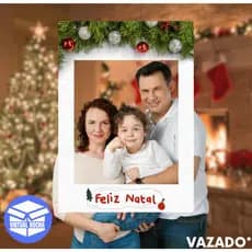 Moldura para Foto Natalina Clássica com Pinheiros e Bolas Decorativas Toque Tradicional de Natal