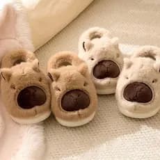 Pantufa Capivara Peluciada Confortável Sola Antiderrapante Quentinho Chinelo De Pelúcia Antifrio