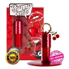 Gloss Labial Cherry Bomb Pam by Pamella Com Mosquetão com Pingente Brilho Laqueado Lip Gloss 5g