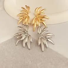Brincos Femininos de Girassol em Ouro 18K – Estilo Assimétrico e Luxuoso