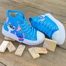 Tenis Star Bota Lilo Stitch Star Infantil Diversão Estampada Menino e menina preto e branco