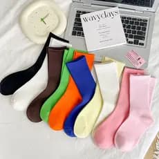 Meias personalizadas de cor sólida básica até a panturrilha para mulheres, meias casuais sem costura de algodão penteado