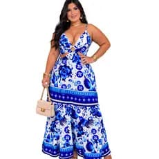 Vestido Longo Tropical Feminino com Estampa de Flores e Abacaxis – Decote V, Alças Finas e Saia Ampla