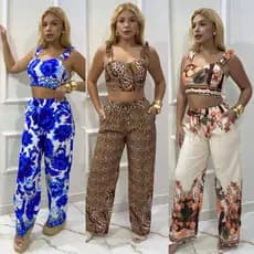 Conjunto de calça pantalona, com croped elástico na cintura e dois cintos frontais, proporciona elegância e praticidade