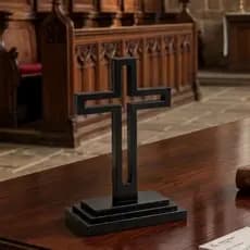 Cruz de Mesa Preta 13cm Decoração Religiosa Cristã Enfeite para Mesa Altar Presente Religioso Católico Evangélico Casa