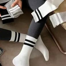 Kit meias cano alto listradas, perfeitas para academia, corrida e esportes. Ajuste firme, respirável e design moderno