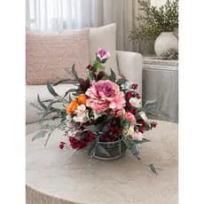 Arranjo Floral Elegance Rosé com Toques Vibrantes