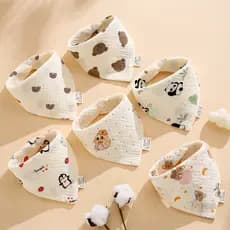 Kit C/3 Babador Bandana de Bebê 100% Algodão 23cm x 18cm Tecido Macio Estampa Sortidas