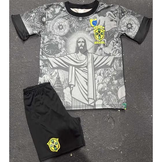 Conjunto Infantil do Brasil com desenho de Cristo e Escudo Bordado – Do 04 ao 14