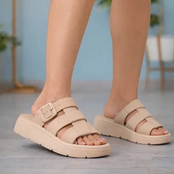 Sandália Plataforma Pump Com Ajuste Tamanco Flatform Confortável