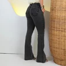Calça Feminina Com Lycra Boca de Sino Jeans Cintura Alta Com Laicra Levanta Bumbum Tendencia