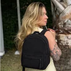 Mochila em veludo tamanho P media capacidade vários compartimento alça dupla ideal passeio versátil