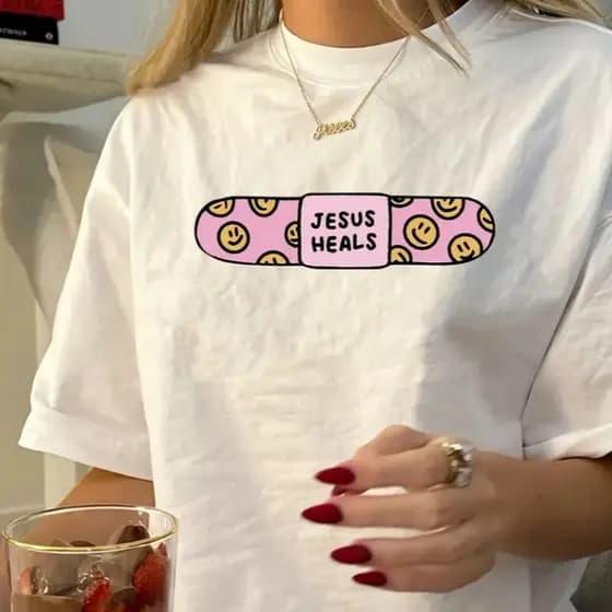 Camiseta Blusa Slim T-shirt Feminina Cristã "Jesus Cura" Street Gola Redonda, Casual - Envio Imediato
