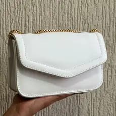 Bolsa Elegante com Alça de Corrente – Sofisticação e Estilo para Todas as Ocasiões!