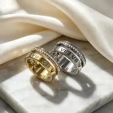 SHE - Anel de Aço Inoxidável com Zircônia Números Romanos | Anel Casal Minimalista