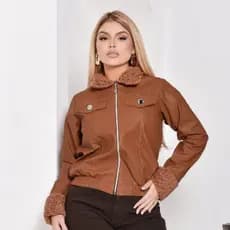 Jaqueta Feminina Couro Com Zíper Frontal e Bolso Decorativo Inverno Elegante Com Detalhe em Teddy