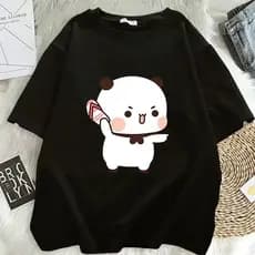 Camiseta com estampa de casal Bubu e Dudu Design divertido. um jogando o chinelo no outro