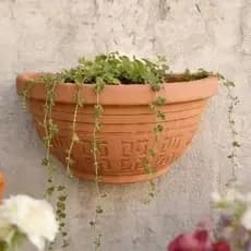 kit 4 Vasos meia lua 2,5 litros Ideal para paredes e jardins nas cores Preto/ Terracota