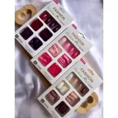 96 peças de unhas postiças da moda em uma variedade de cores para combinar com todos os estilos e ocasiões