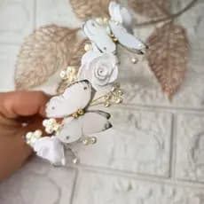 Tiara Jardim Encantado Luxo Branco Batizado 😍 Faixinha Trançada ou Arco Encapado com Pérolas e Strass