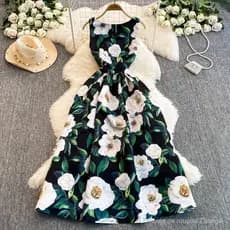 Vestido estampado com cintura estreita, grandes pregas, balanço volumoso, sem mangas IBCU