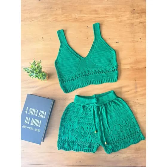 Conjunto Saída de Praia Tricô Feminina Verão 2025 Moda Short e Top Rendado Crochê Tendência