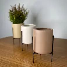 Vasinho em Cerâmica Com Suporte Em Metal - Folhagem Verde Para Decorar