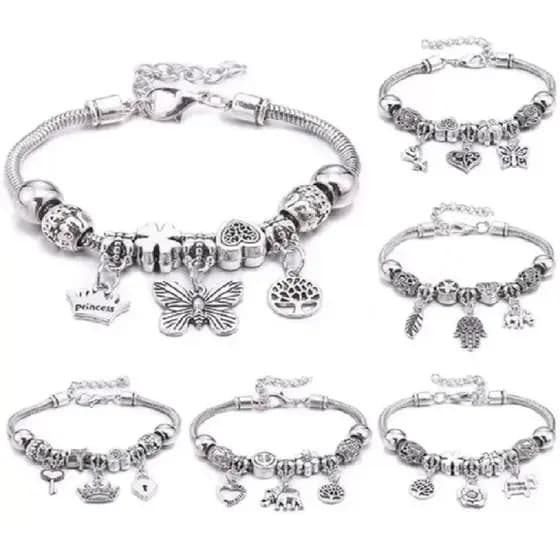 Pulseira Berloques Estilo Feminina Presente Moda / Modelo Aleatório Cor Prata - C&L LTDA