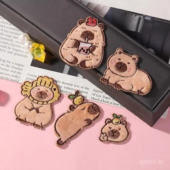 5 adesivos bordados de capivara fofos, com desenhos de animais em estilo cartoon, podem ser passados a ferro nas roupas