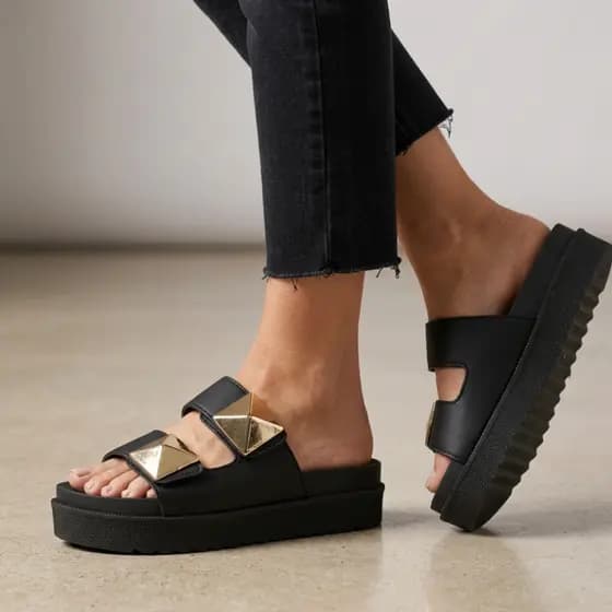 Sandália Feminina Birken Alta Fecho Velcro Detalhe Pirâmide Papete Moda