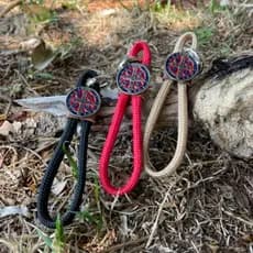 Chaveiro Couro Medalha de São Bento Metal Católico– Proteção e Fé Sempre com Você