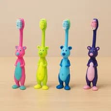 Kit 1/2/4 Escovas de Dente Infantil/Adulto Bebê e Criança Higiene Bucal - Limpeza Divertida