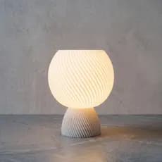 Luminária de Mesa Abajur Ylia Design Minimalista 24x18cm Lâmpada LED Quarto Sala Escritório Muvia