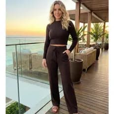 Conjunto Feminino Tricot Inverno Modal Blusa Cropped De Frio Gola Alta e Calça Pantalona Elegante