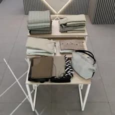 Trio Expositor Amadeirado e Branco Ferro Metalon e MDP/MDP Estilo Industrial Lojas Produtos Variados