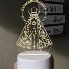 Luminária Led Acrílico De Mesa Abajur 3D Criativo Luz Noturno Aparecida Tomada Branca Decorativa BR