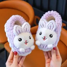 Pantufa Infantil de Coelho – Chinelo Peluciado Antiderrapante para Crianças