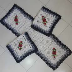 Jogo de Passadeira em Crochê Borda Colorida/Flor Barroca - Tapete Cozinha - Preto e Cinza - 3 pçs
