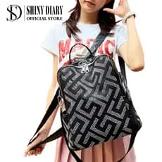 Mochila Casual Feminina com Detalhes em Strass Versátil Confortável e Elegante