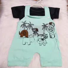 2 a 4 meses - Kit Petit Tetê de Jardineira Masculina Curta em cores Lisas e Blusa Básica Branca Bebê