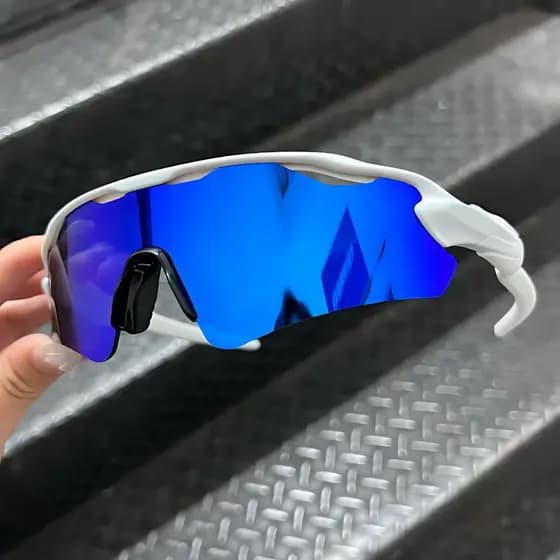 Óculos de sol unissex, adequados para uso durante a prática de esportes, com lentes polarizadas
